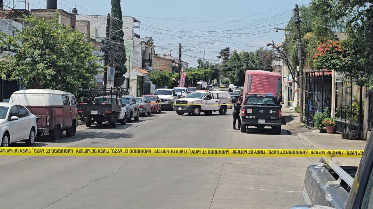 Ataque con arma de fuego en Guadalajara deja a un joven muerto.