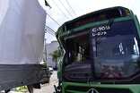 El choque se dio contra la parte trasera de la caja del tráiler. | Protección Civil y Bomberos de Jalisco