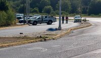 Los elementos de la policía municipal de Saltillo acordonaron un tramo de la vialidad, desviando el tráfico. | Kevin Carranza
