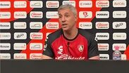 El estratega argentino Hernán Crespo alista su debut en el banquillo rojinegro para enfrentar a Rayados este Sábado.