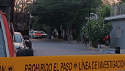 Hombre cae del techo al intentar huir durante cateo en Guadalupe