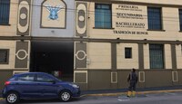 La institución ordenó borrar de la fachada la señalética de "Academia Militarizada" tras las críticas de la SEP federal / Agencia Es Imagen