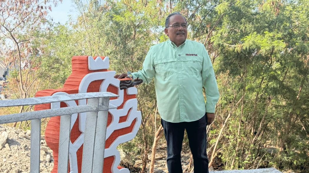 Mijes coloca monumento a la corrupción ante Puente de la Virgen