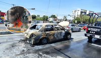 Aito se incendia por completo en la avenida Alfonso Reyes en Country.