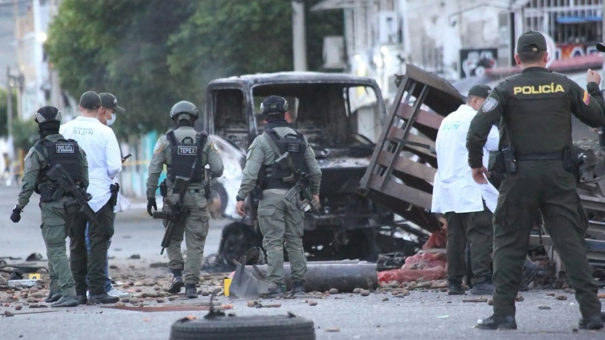 Tras la primera detonación, fueron lanzados varios artefactos explosivos en el mismo sector | Mario Caicedo