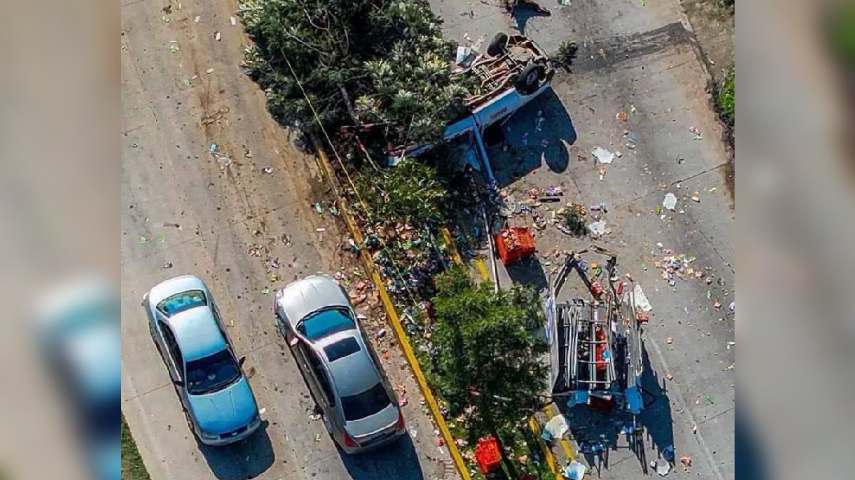Los hechos ocurrieron sobre la carretera federal Zitácuaro-Toluca, a la altura del acceso a la ciudad en el Oriente del estado