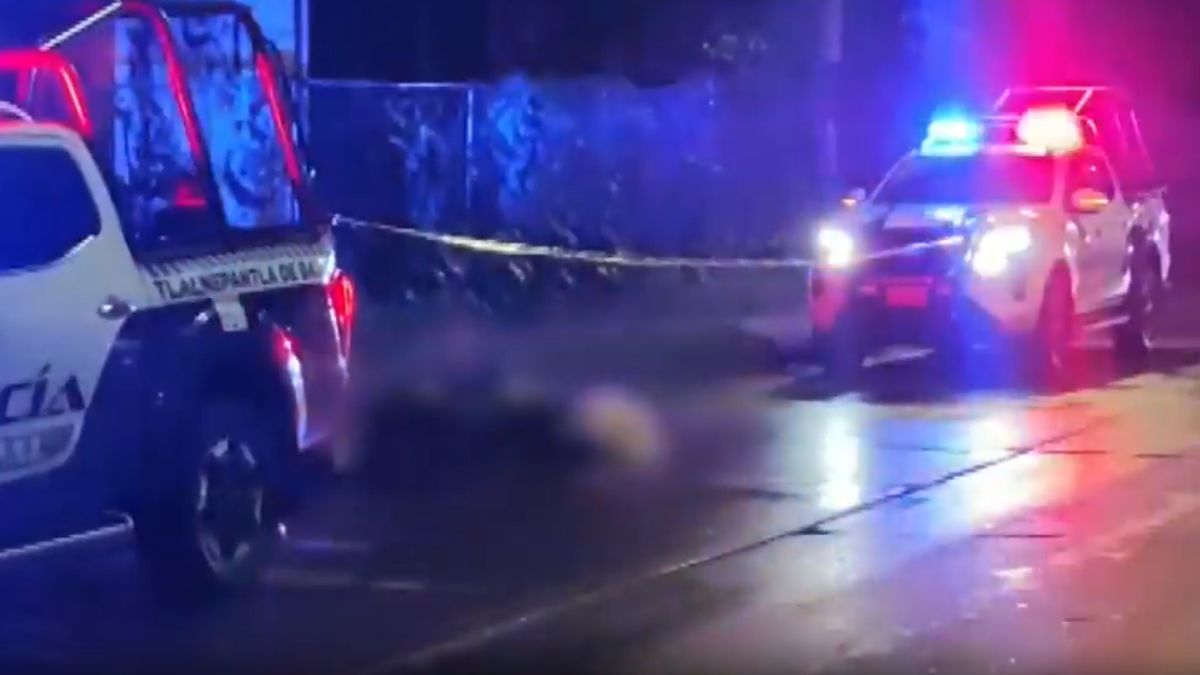 Un motociclista de aproximadamente 21 años murió durante la madrugada de este sábado tras derrapar en Tlalnepantla. | Telediario