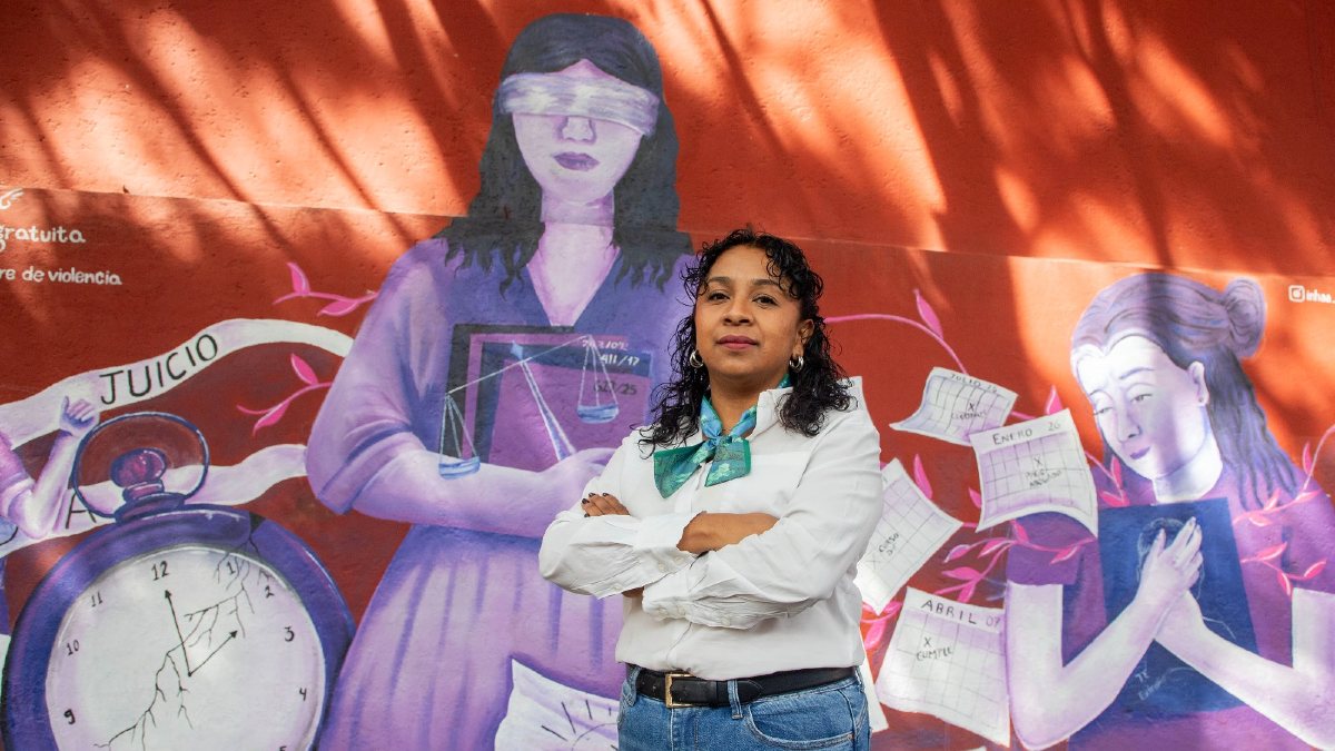El mural de Patricia Moreno invita a mirar más allá y a reconocer en cada trazo una historia real que exige justicia y empatía | Melanie Torres