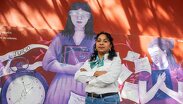 El mural de Patricia Moreno invita a mirar más allá y a reconocer en cada trazo una historia real que exige justicia y empatía | Melanie Torres