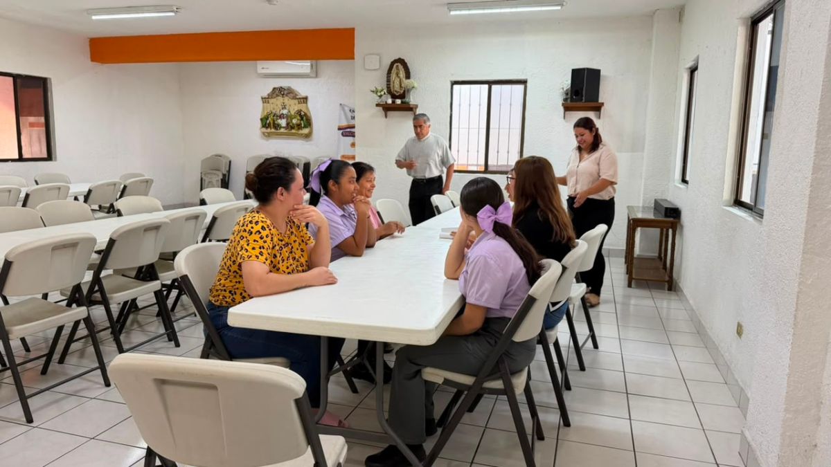 El plantel funciona como internado para alumnas de nivel secundaria, quienes permanecen en las instalaciones durante la semana.