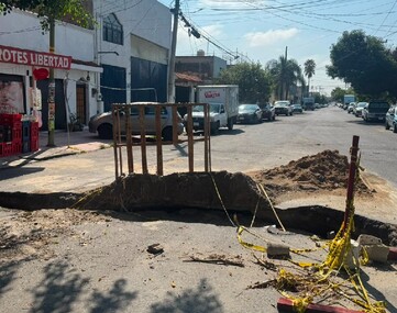 El socavón se formó sobre la calle Francisco de Ayza en la colonia San Juan Bosco