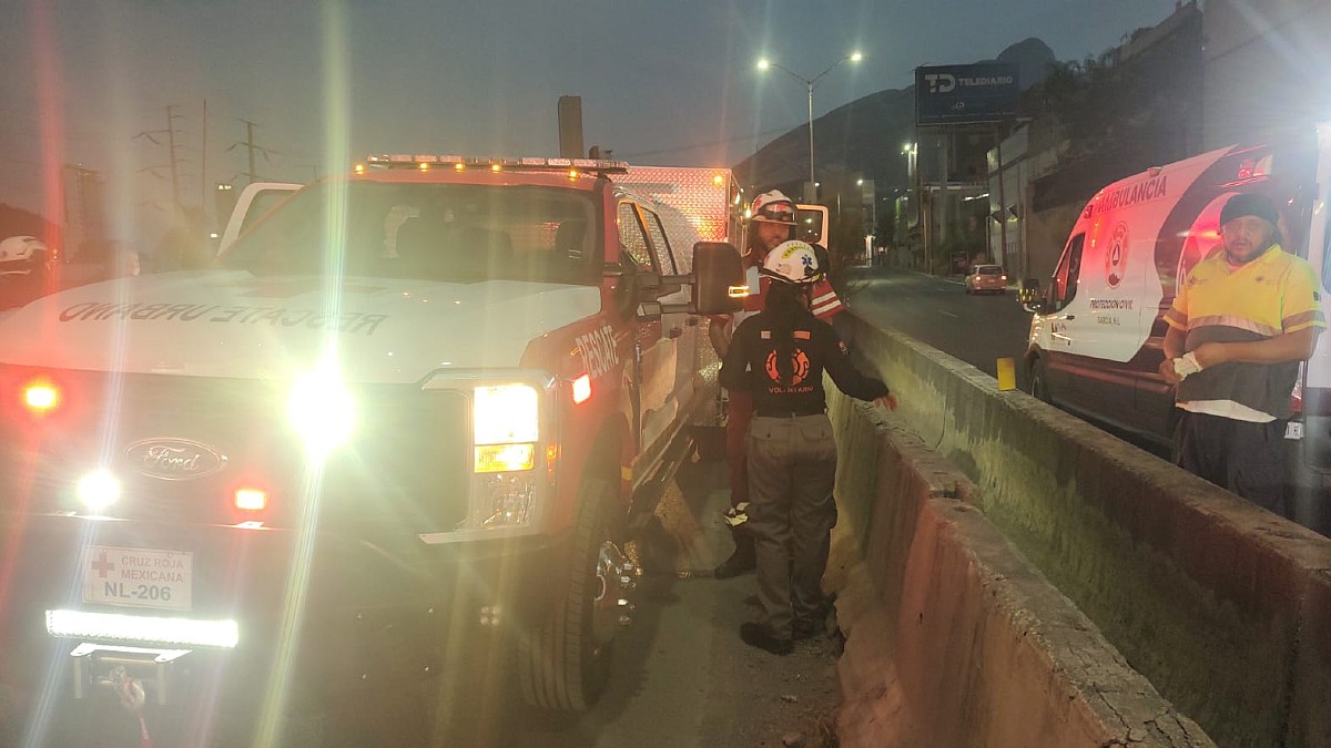 Tras el accidente, el paciente que era trasladado fue transferido a una ambulancia del CRUM para continuar su traslado.