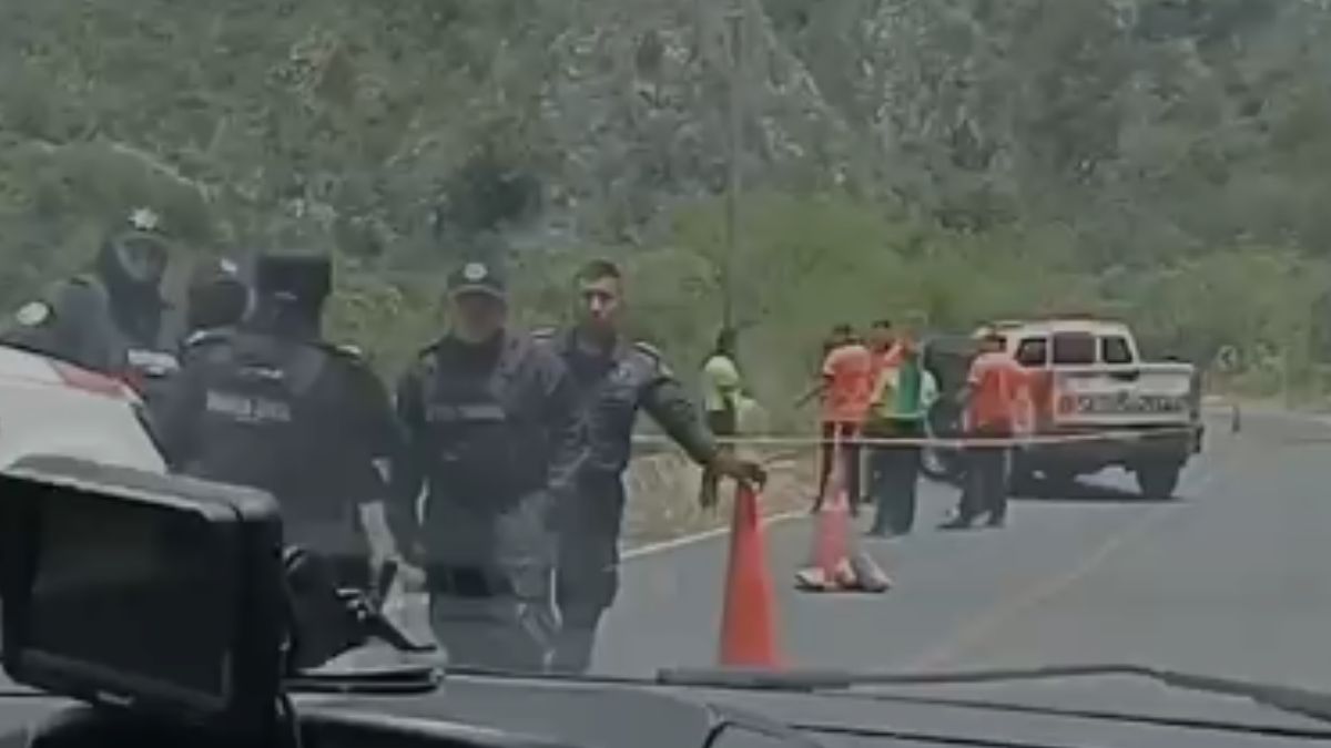 Autoridades investigan un accidente en la salida de Iturbide que dejó un saldo preliminar de tres muertos.| Especial