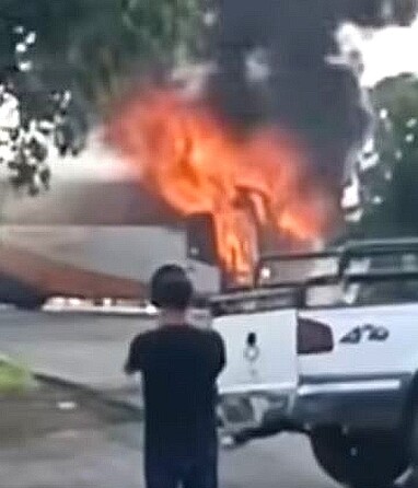 Los bloqueos e incendios vehículos se registraron principalmente en los municipios de Los Reyes y Peribán.