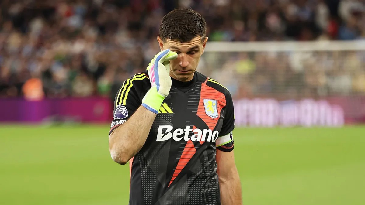 Emiliano 'Dibu' Martínez ha mostrado su deseo de salir del Aston Villa para jugar en algún "gigante" de Europa / Getty Images