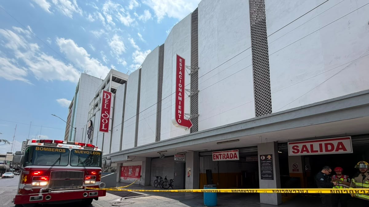 El establecimiento comercial donde sucedió el incidente se encuentra entre las calles Padre Mier y José Garibaldi. | Cortesía