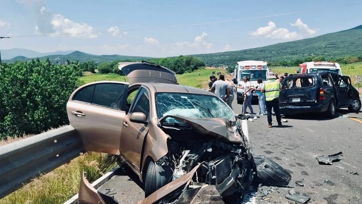 El percance, que además provocó el cierre parcial de la circulación durante varias horas, movilizó a cuerpos de emergencia. | Cortesía.