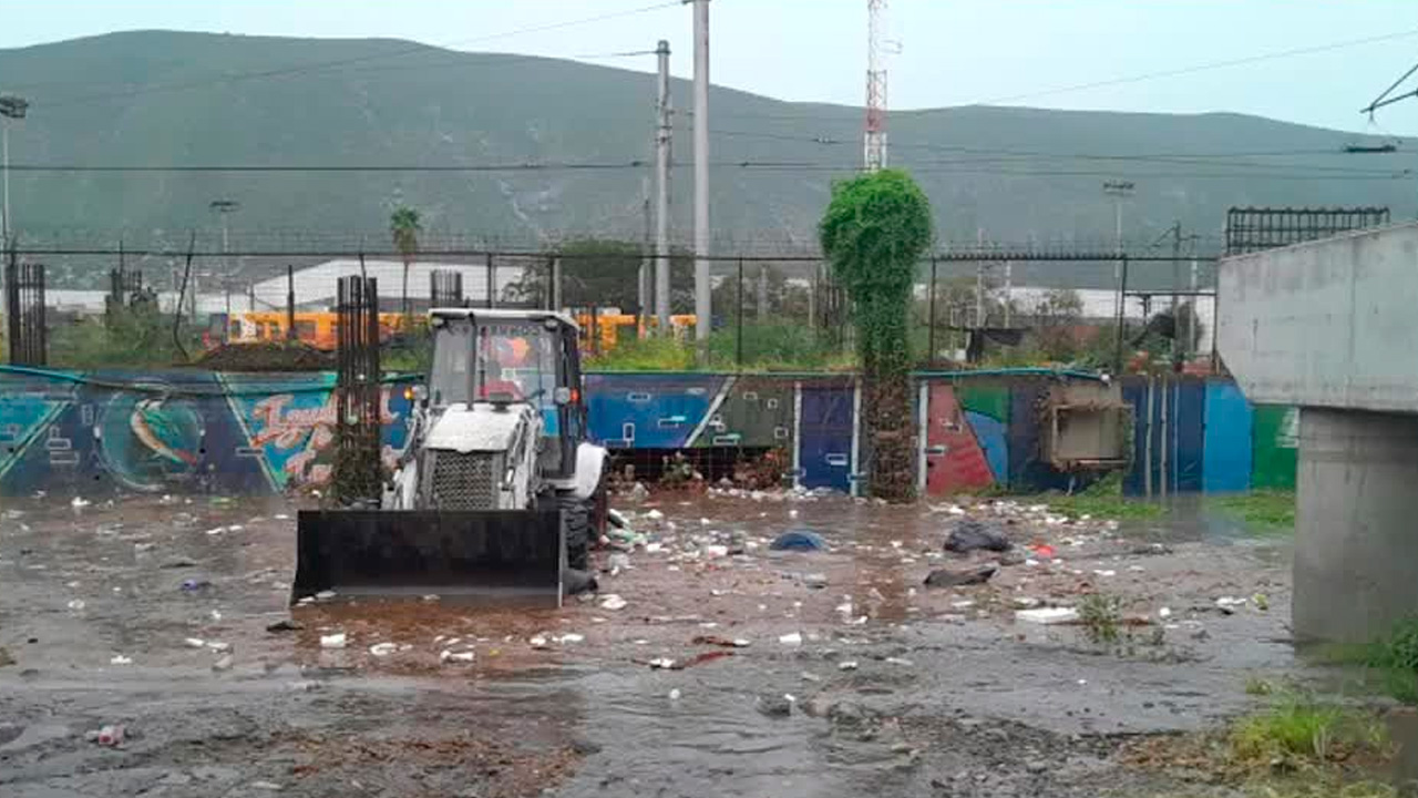 Activan operativo de limpieza en Monterrey tras afectaciones por lluvias