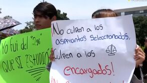 Aspirantes seleccionados de la UNAM se manifiestan en Ciudad Universitaria; están en contra de repetir el examen. | Telediario