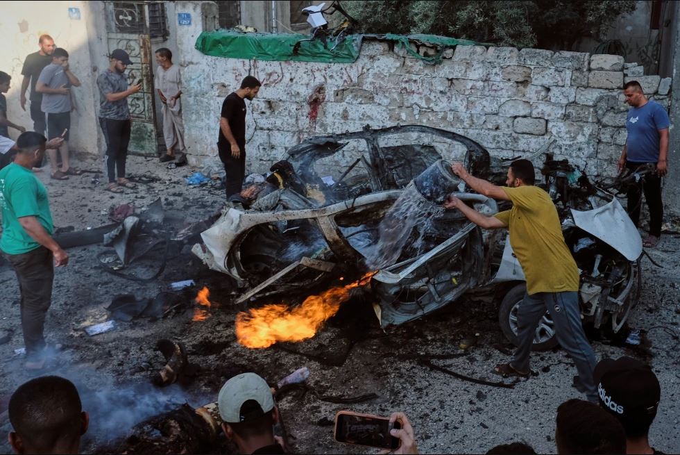 El conflicto regional se intensifica con ataques en la Franja de Gaza, donde la crisis humanitaria empeora debido a las altas temperaturas.