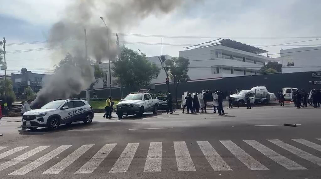 El enfrentamiento ocurrió a las afueras de la casa de Gobierno de Michoacán en la ciudad de Morelia