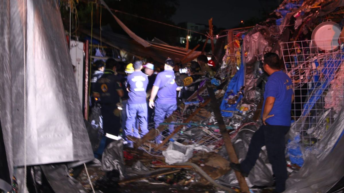Fuerte explosión de pirotecnia en un mercado en Acapulco deja al menos seis personas lesionadas y varios locales destruidos. | Especial
