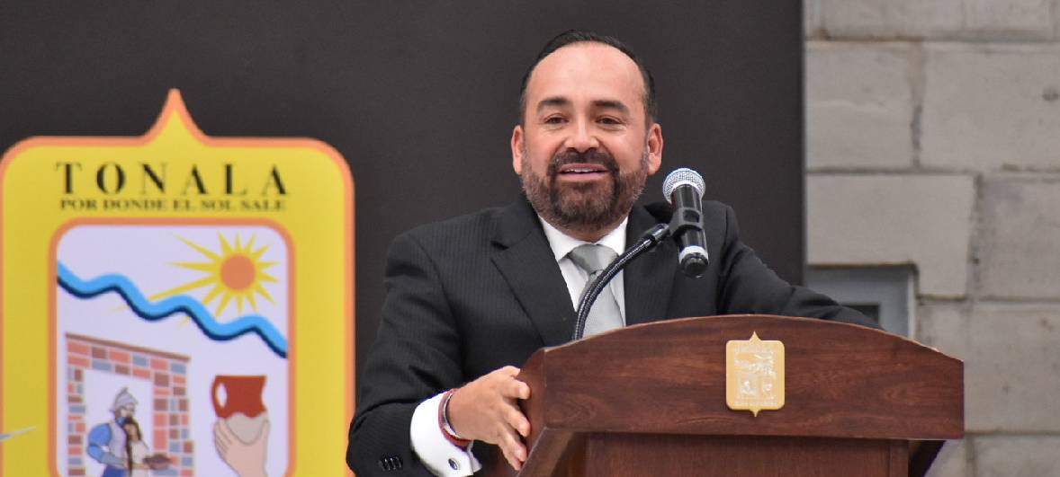 En sus funciones parlamentarias, destacó por liderar comisiones clave como la de Seguridad Pública y la de la Cuenca Lerma-Chapala-Santiago.