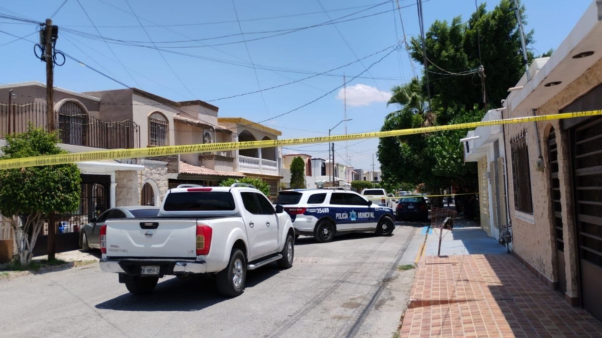 Al ingresar a la vivienda, las autoridades localizaron el cuerpo sin vida de un adulto mayor identificado como Fortino Cuervo, de unos 80 años.