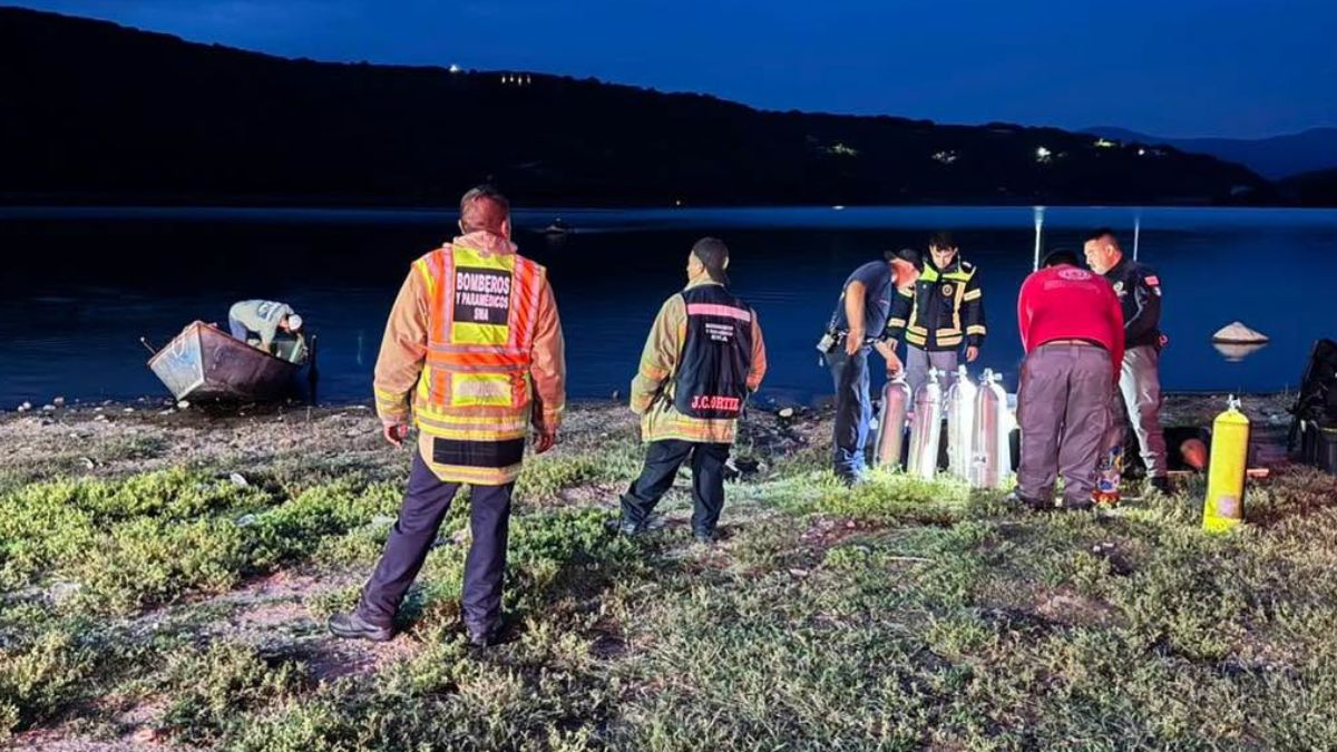 Las maniobras de localización fueron asumidas por la unidad especializada de buzos del cuerpo de Bomberos. | Redes Sociales