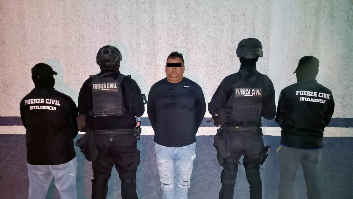 Los oficiales observaron que el masculino portaba un arma de fuego