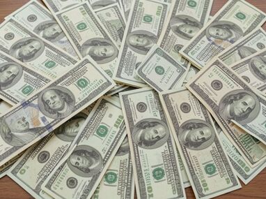 El precio del dólar sigue siendo repercutido por temas geopolíticos. | Magnific