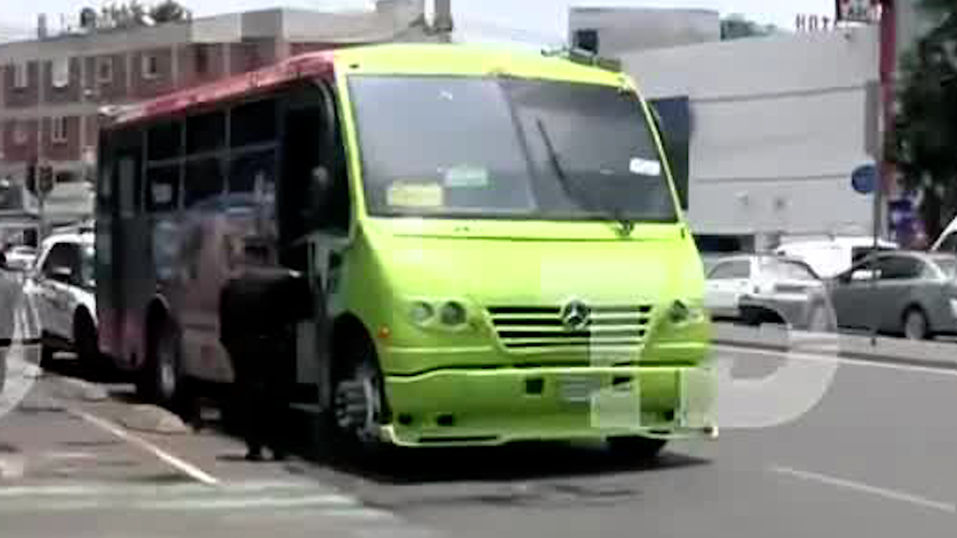 Adulta mayor es atropellada por microbús en cruce de la Miguel Hidalgo