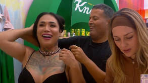 Aldo Rendón regalo un collar de diamantes a Karina Torres por su cumpleaños.
