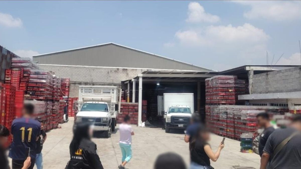 Aseguran botellas de refresco robadas y detienen a 5 presuntos responsables en Tultitlán y Teoloyucan, en Edomex. | Fiscalía Edomex