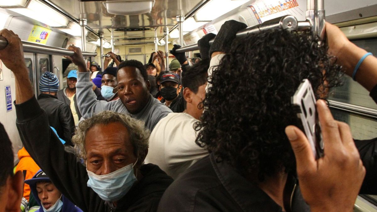 La caída de objetos a la vías del Metro CdMx puede generar retrasos en el servicio. | Rogelio Morales | Cuartoscuro
