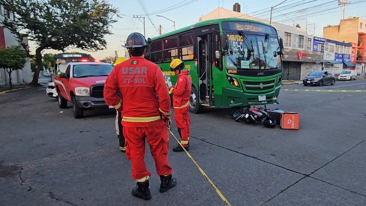 El choque ocurrió sobre la calle Colón al cruce con la avenida Niños Héroes, en la colonia Moderna
