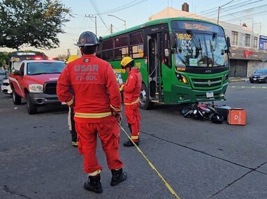 El choque ocurrió sobre la calle Colón al cruce con la avenida Niños Héroes, en la colonia Moderna