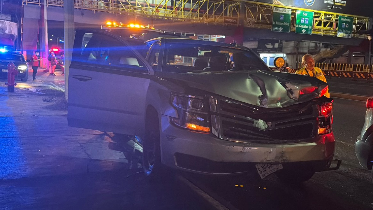 Choque de unidad de la AEI deja a una mujer lesionada en avenida Gonzalitos, en Monterrey