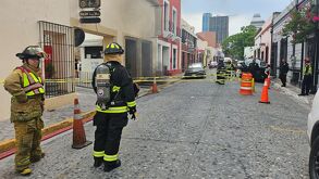 Elementos de Protección Civil se movilizaron al cruce de las calles Diego de Montemayor y Padre Raymundo Jardón.