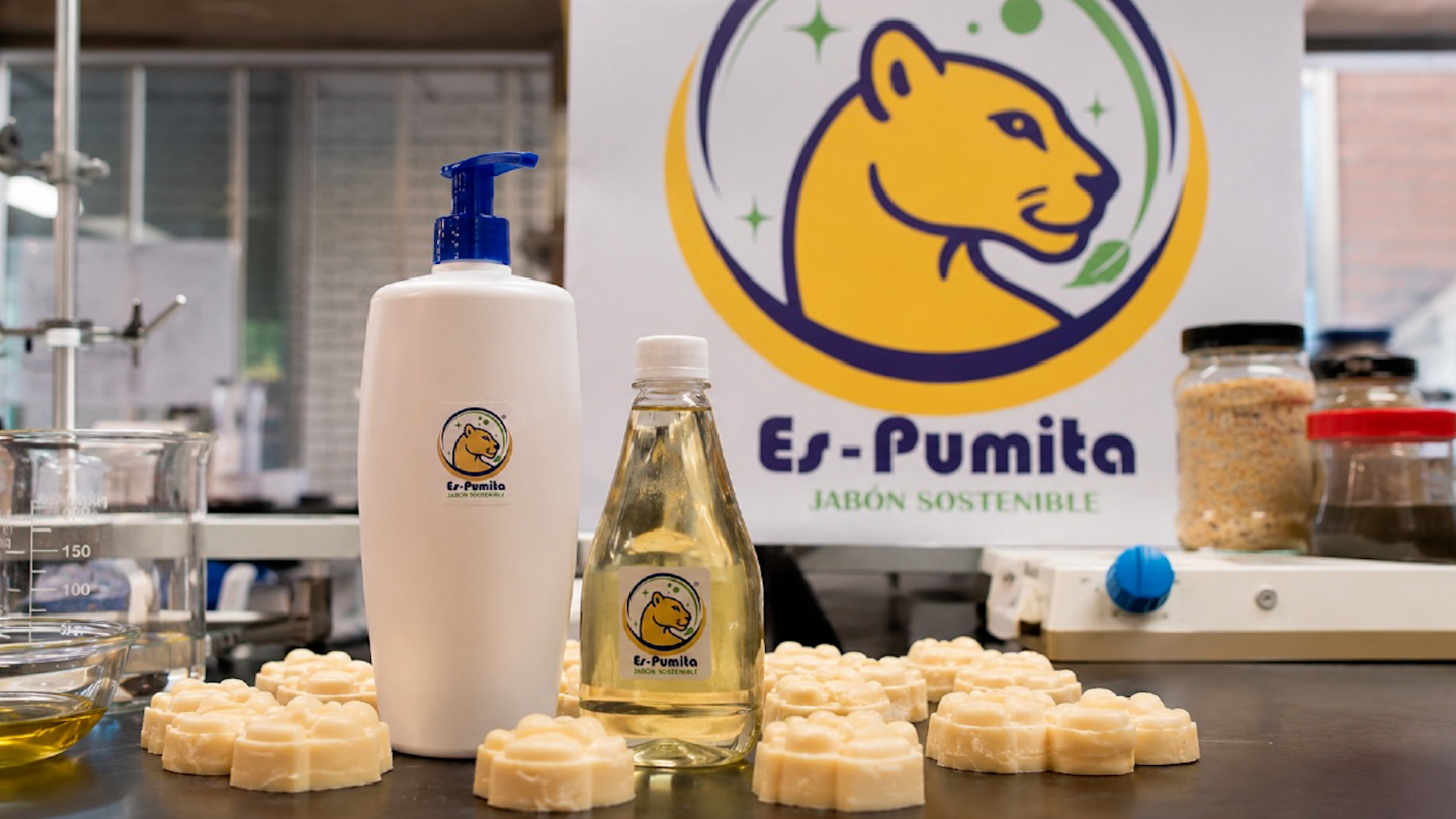 ¡Es-Pumita!: Estudiantes de UNAM convierten aceite de cocina usado en jabón