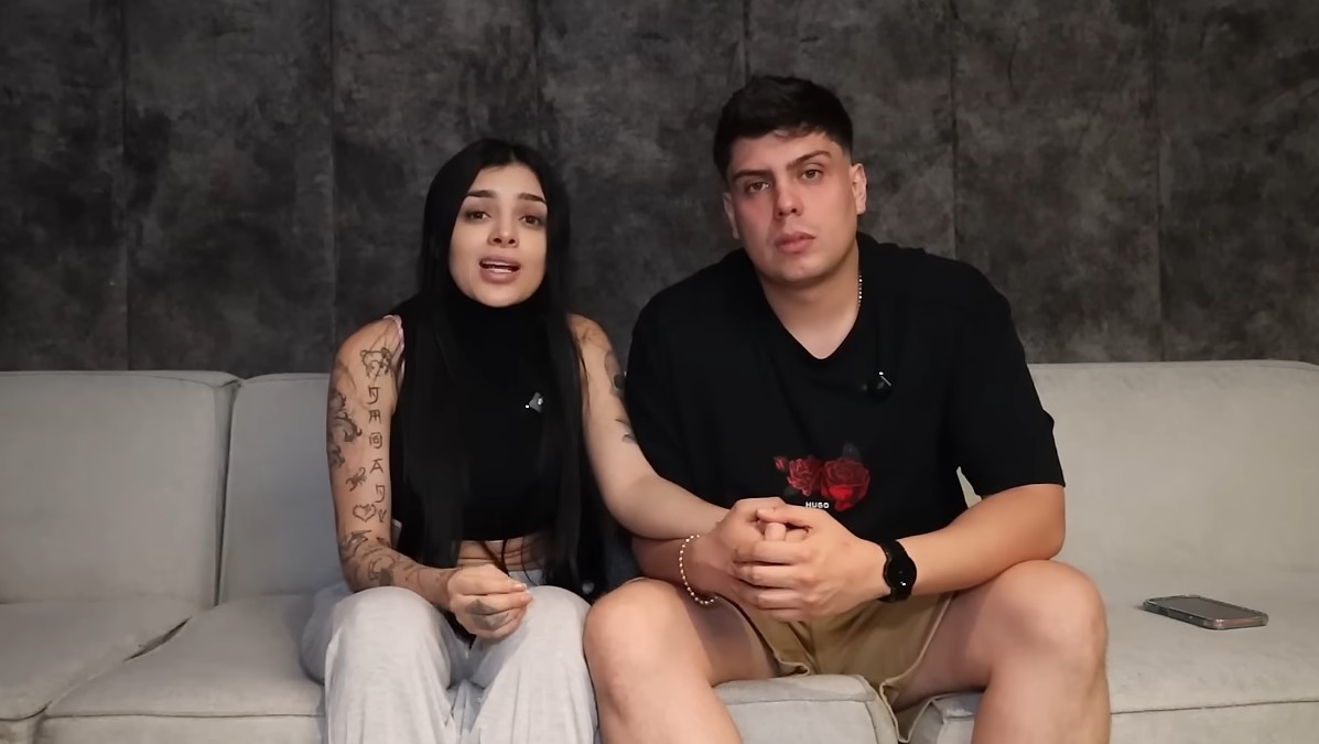 Karely Ruiz mencionó que varios hombres armados irrumpieron en su domicilio tras lograr abrir la puerta.