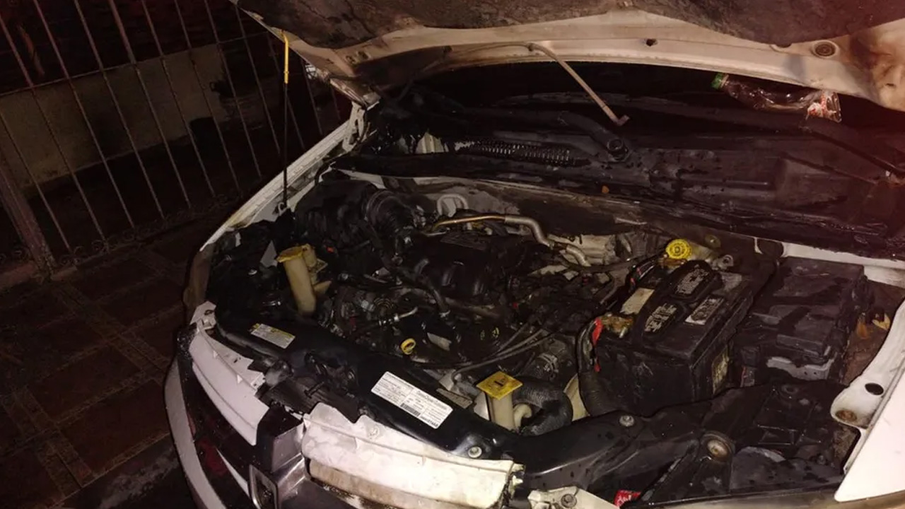 Lanzan bomba molotov contra un auto en Guadalupe; joven resulta con quemaduras