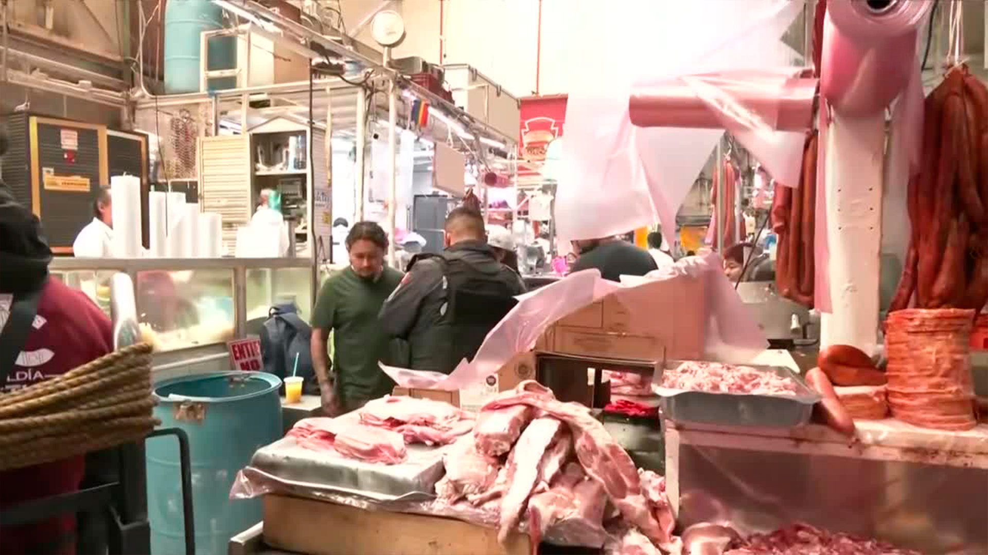 Muere hombre en coladera del Mercado La Merced y acusan negligencia de autoridades