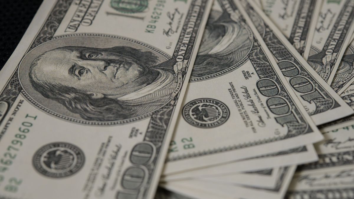 El peso mexicano inicia agosto con estabilidad positiva. | Magnific