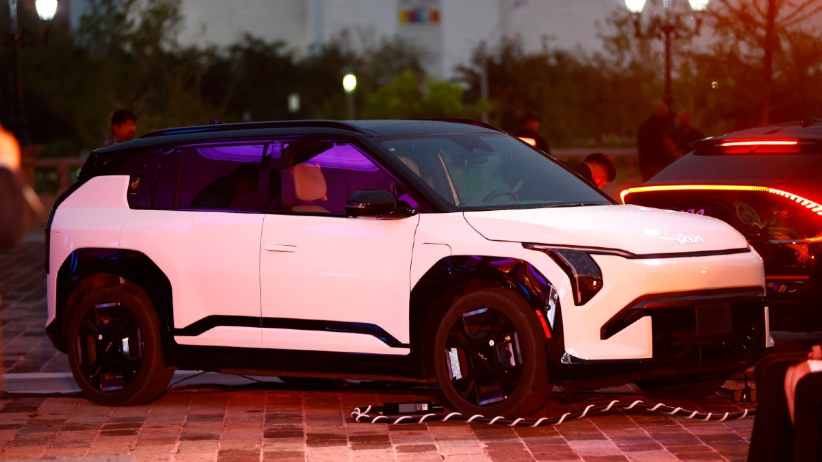 Unidades del nuevo SUV EV3 durante su presentación oficial. | Jorge López