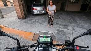 Usuarios comenzaron a señalar que la mujer presuntamente mantiene una actitud similar con otras personas.