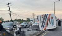 El accidente movilizó a elementos de Protección Civil de Nuevo León y paramédicos de la Cruz Roja.