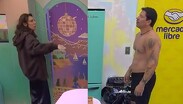 El cantante tomó con humor el reclamo de Klitbo, quien aseguró que el volumen de las pláticas en la cocina se escucha hasta su habitación.