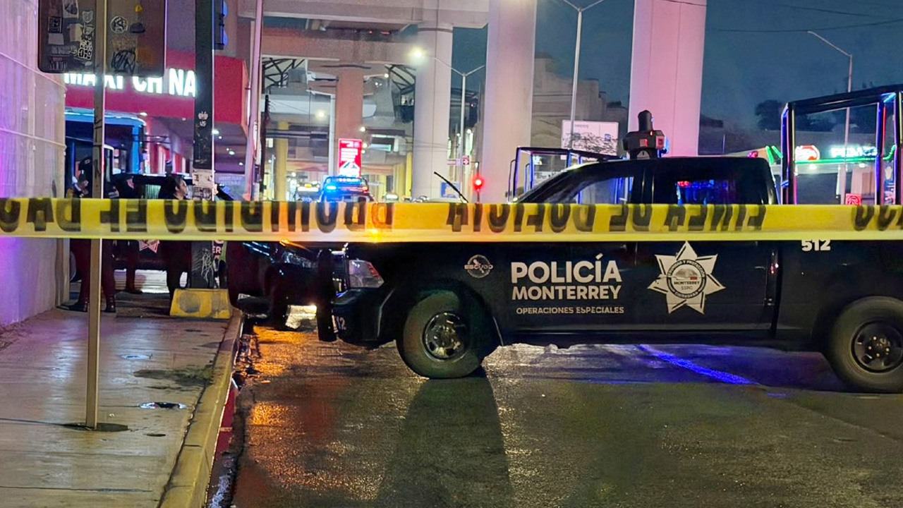 Choque entre pipa y patrulla deja tres policías lesionados en Monterrey