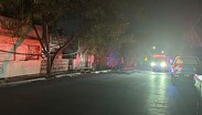 Elementos de Protección Civil de Monterrey confirmaron que el fuego se propago a dos viviendas.
